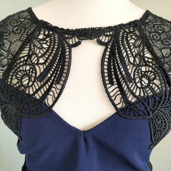 Lipsy London Bodycon Lace Dress - Picture 6 of 8